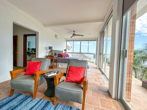 Interior - Canadiens dream Sleeps 10 OceanFront Surfing Bocana Beach w pool. STARLINK WiFi (Bahias de Huatulco)