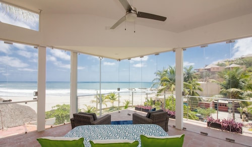 Canadiens dream Sleeps 10 OceanFront Surfing Bocana Beach w pool. STARLINK WiFi