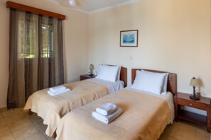 3 bedrooms, in-room safe, iron/ironing board, WiFi