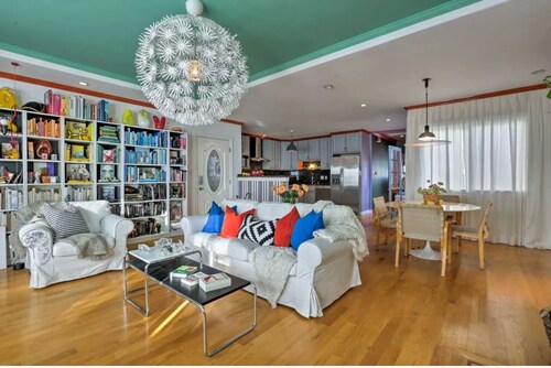 2 Bedroom/2 Bathroom Stylish Designer Flat