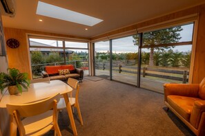 Smart TV, fireplace - Star Bright Townhouse (Twizel)