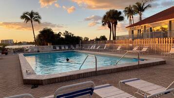 Piscine extérieure, piscine chauffée