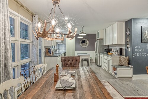 Your 5 Star Luxury CountryHome Getaway/w Brand New 7 Seater Hot Tub!