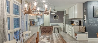 Your 5 Star Luxury CountryHome Getaway/w Brand New 7 Seater Hot Tub!