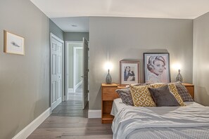4 bedrooms, iron/ironing board, travel cot, free WiFi - Your 5 Star Luxury CountryHome Getaway/w Brand New 7 Seater Hot Tub! (Stamford)