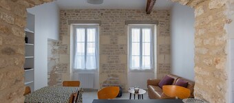 Small renovated house with terrace in the heart of St Pierre d'Oléron