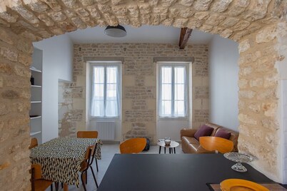 Small renovated house with terrace in the heart of St Pierre d'Oléron