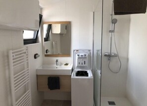 Dusche, Haartrockner, Toilettenpapier