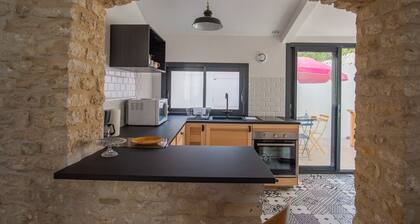 Small renovated house with terrace in the heart of St Pierre d'Oléron