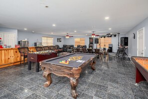 Games room - 6Bdrm 5ba Ultimate Game Room Swim & Launch Close! (Kingston)
