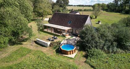 Green setting, ideal for families and friends, Jacuzzi, table soccer, petanque, sauna.