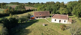 Green setting, ideal for families and friends, Jacuzzi, table soccer, petanque, sauna.