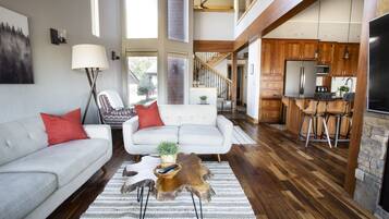 Een smart-tv en een open haard