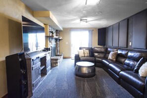 Smart TV, fireplace - Little Cottonwood Home Base, Large Hot Tub! (Sandy)