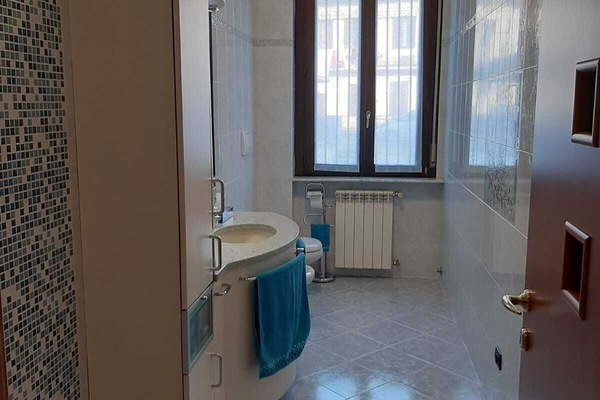 Dusche, Haartrockner, Bidet, HandtĂŒcher