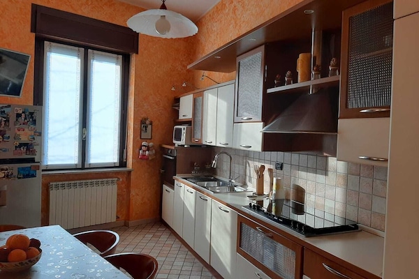 KĂŒhlschrank, Mikrowelle, Ofen, Herdplatte