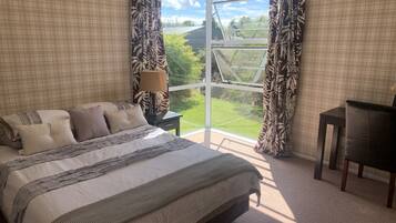 3 chambres, fer et planche Ă repasser, draps fournis