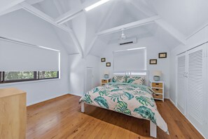 3 quartos, individualmente mobiliados, ferros/tábuas de passar roupa