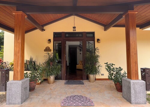 Casa Molleo- Jungle Hideaway
