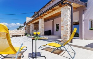 Terrace/patio - Awesome home in Duga Uvala (Duga Uvala)