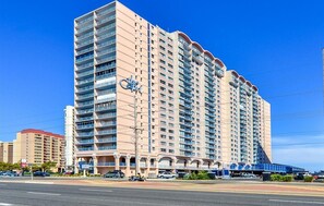 Exterior - The Capri is loved by many as it just steps from the beach! (Ocean City)
