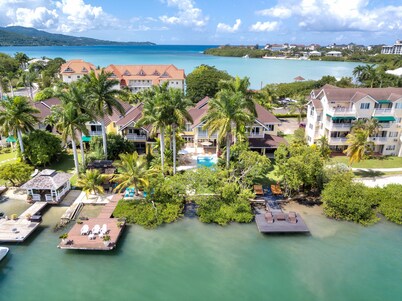 Waterfront Villa Private Pool comp Floating Breakfast 
Fully Staffed Chef Avable