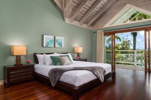 3 bedrooms, iron/ironing board, travel crib, free WiFi - Waterfront Villa Private Pool comp Floating Breakfast 
Fully Staffed Chef Avable (Montego Bay)