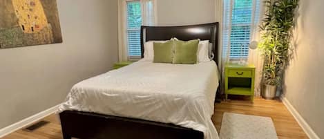3 habitaciones, escritorio, tabla de planchar con plancha y wifi gratis