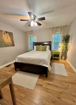 3 bedrooms, desk, iron/ironing board, free WiFi