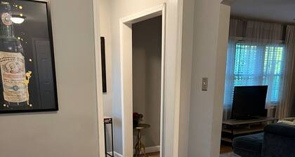 Demure 3-bedroom bungalow in Atlanta. 7 minutes from Mercedes-Benz Stadium