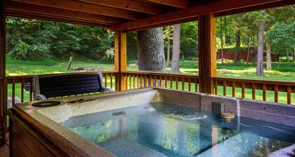 5 Min to Nashville | Hot Tub & Peaceful Lake Views 3BR, 2BA