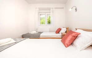5 habitaciones, caja de seguridad en la habitación y cuna de viaje 