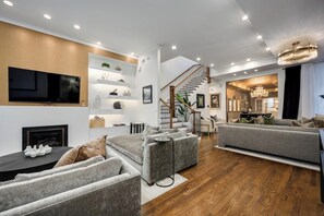 Smart TV, fireplace, books, music library - Private Historical Mansion,Luxury Home in Chicago’s Gold Coast, Event-Capable.  (Chicago)