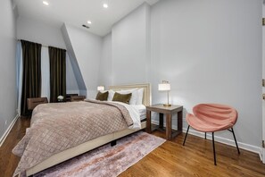 5 slaapkamers, een bureau, een strijkplank/strijkijzer, gratis wifi