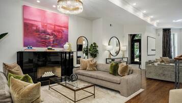 Smart TV, fireplace, books, music library