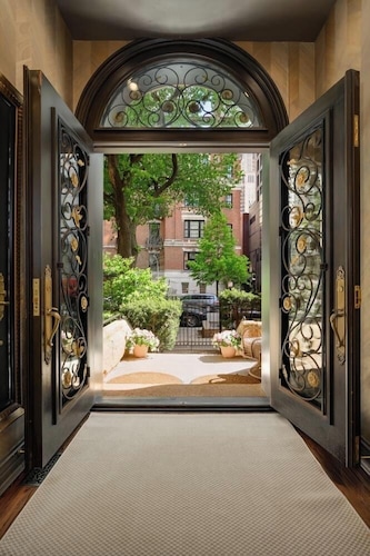 Private Historical Mansion,Luxury Home in Chicago’s Gold Coast, Event-Capable. 