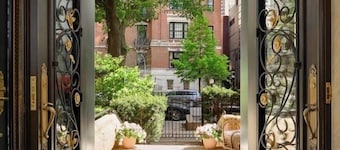 Private Historical Mansion,Luxury Home in Chicagoâs Gold Coast, Event-Capable.