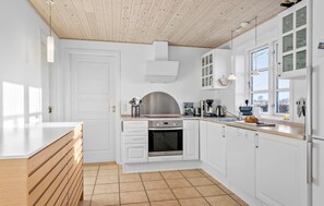 冷蔵庫、コンロ、食器洗い機、コーヒー / ティーメーカー