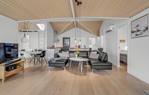 Televisión, chimenea, tenis de mesa y estéreo 