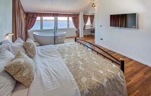 3 Schlafzimmer, Reisekinderbett, kostenloses WLAN, Bettwäsche