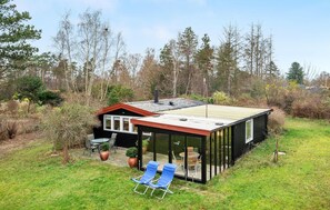 Outdoor dining - 2 bedroom cozy home in Jægerspris (Jægerspris)