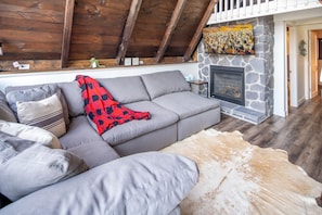 Smart TV y chimenea 