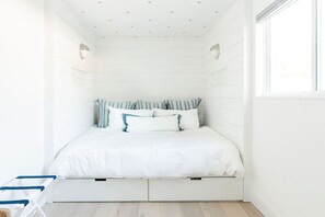 1 bedroom, desk, free WiFi, bed sheets