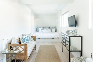 1 bedroom, desk, free WiFi, bed sheets