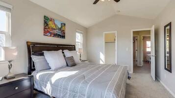 4 quartos, escrivaninha, ferros/tábuas de passar roupa, Wi-Fi