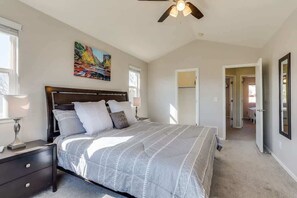 4 quartos, escrivaninha, ferros/tábuas de passar roupa, Wi-Fi