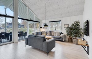 TV, fireplace, DVD player, table football - Stunning home in Væggerløse with sauna (Væggerløse)