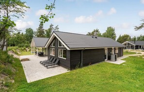 Exterior - Stunning home in Væggerløse with sauna (Væggerløse)