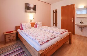 3 Schlafzimmer, Reisekinderbett, kostenloses WLAN, Bettwäsche