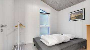 2 bedrooms, travel cot, free WiFi